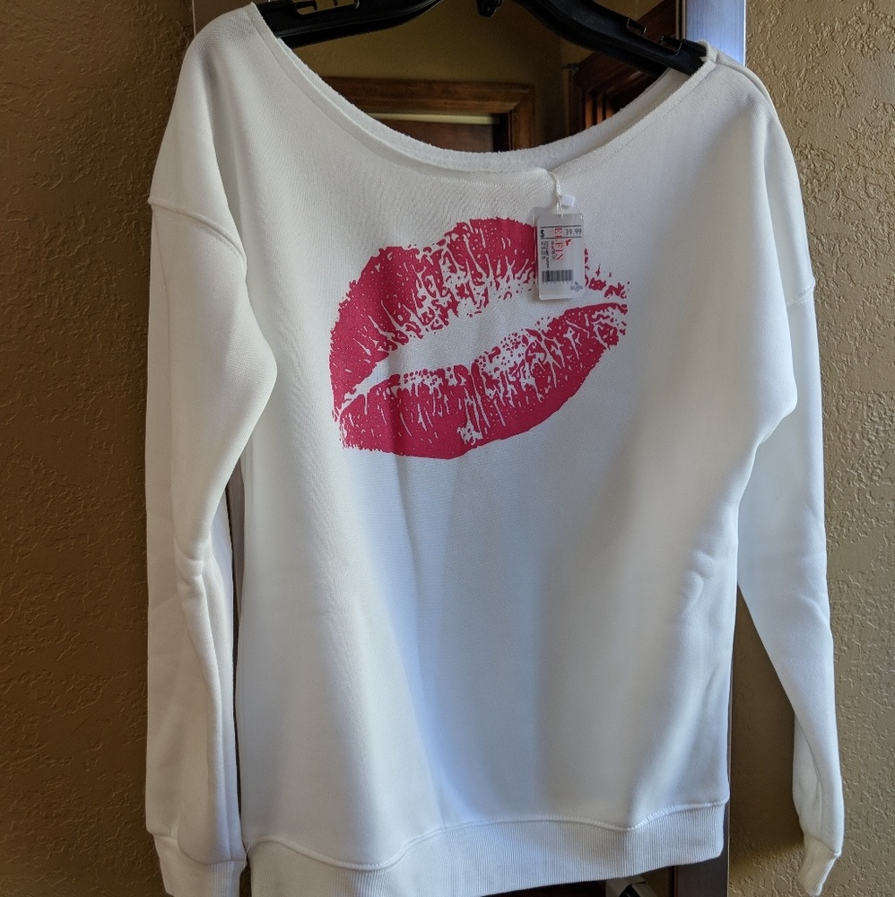 Off the shoulder lip print sweatshirt